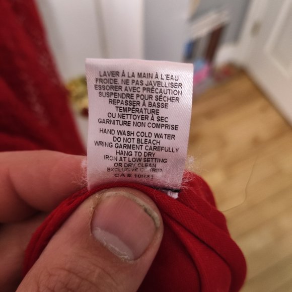 Laura size 4 long red dress 54% nylon, 46% cotton and lining 100% polyester - Picture 6 of 8